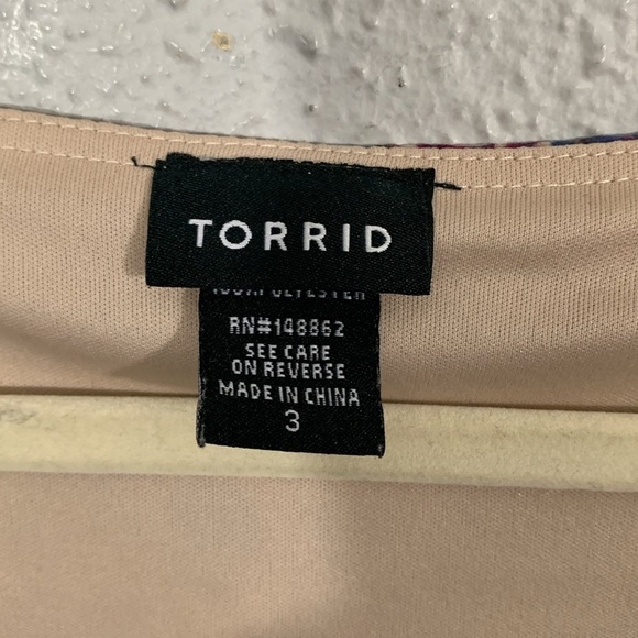 Torrid Criss Cross Floral Pull Over Peplum Style Bliusr size 3X - Picture 4 of 10